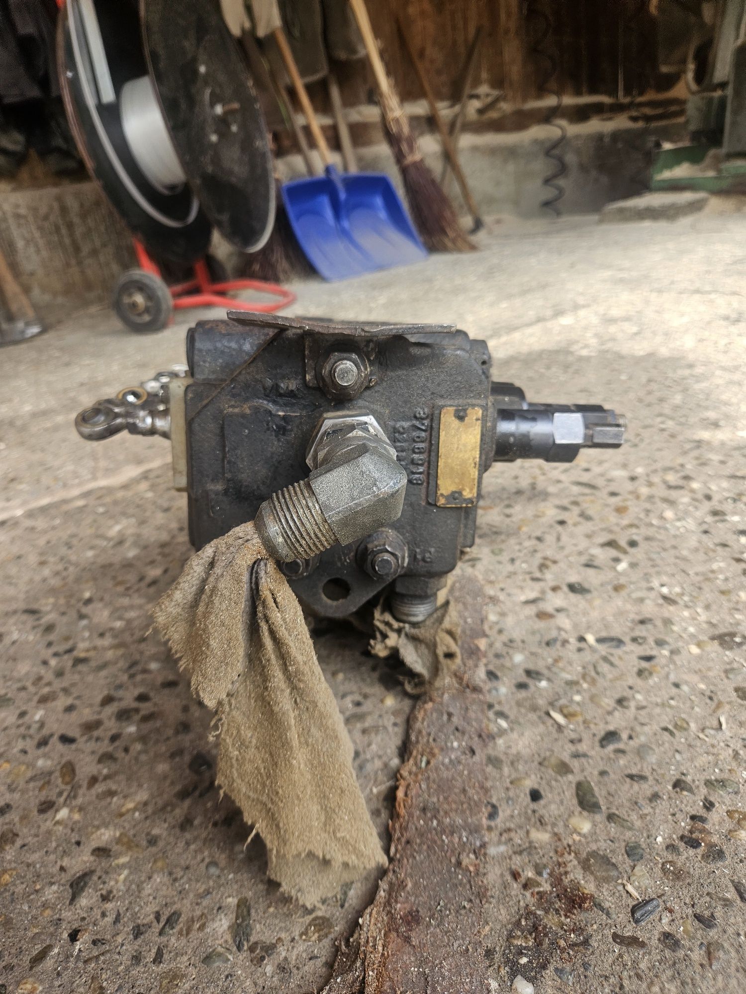 Distribuitor macara loglift 135z