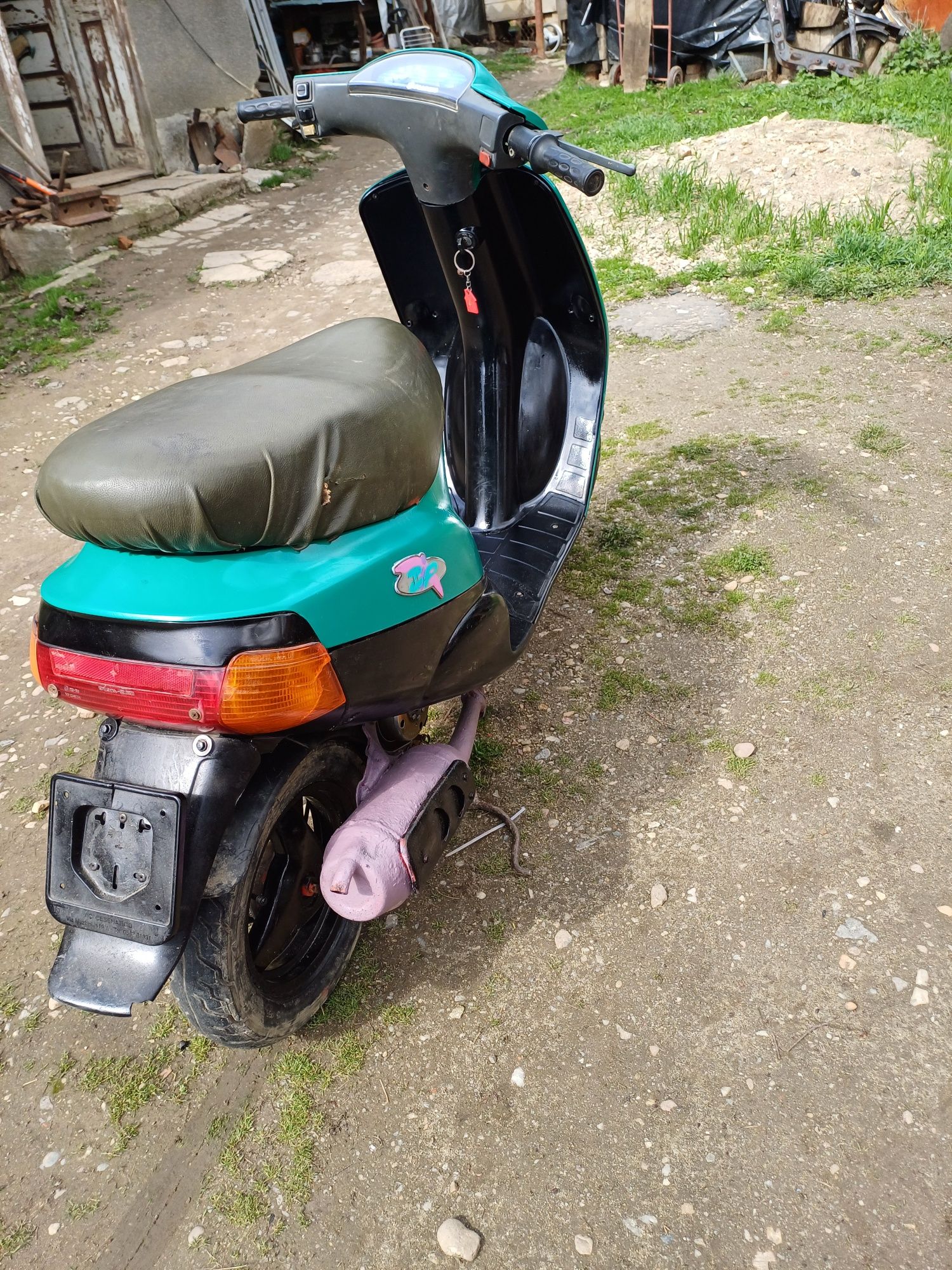 Vand sau schimb scuter piaggio zip 1000 de lei