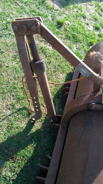 Anunț accesorii unelte tractor: cupa + cardan + remorca + grapa