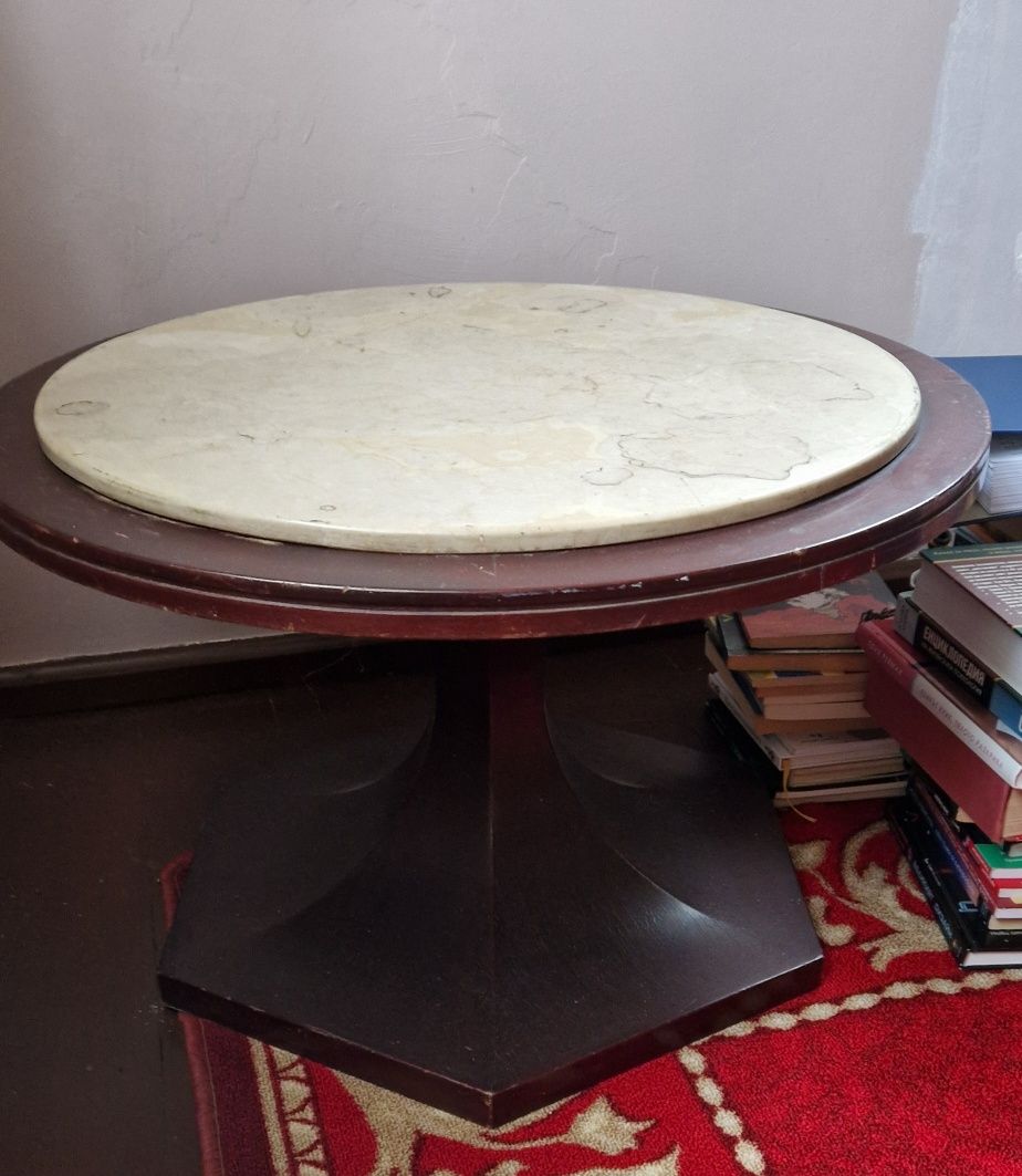 Продавам малки кръгли маси