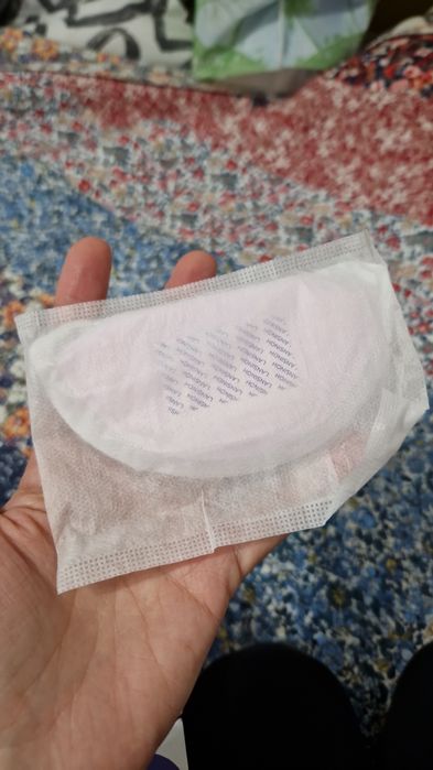 Pompă de sân electrică hands-free Babyono Shelly si tampoane de sani