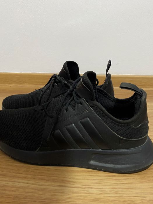 Vand adidasi marca Adidas