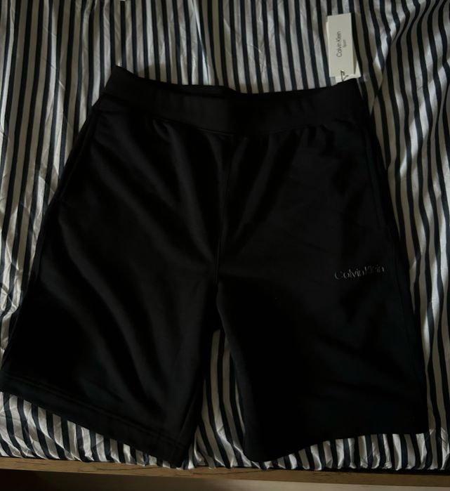 Pantaloni scurti Calvin Klein, marimea M, noi