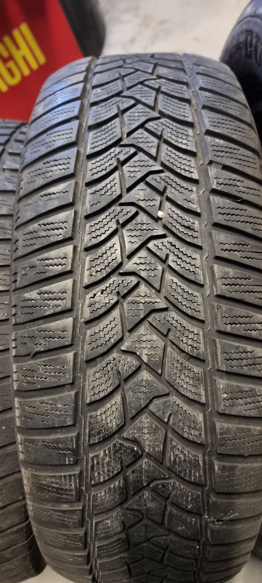 4бр Зимни гуми 215/60/16 Dunlop (2018)