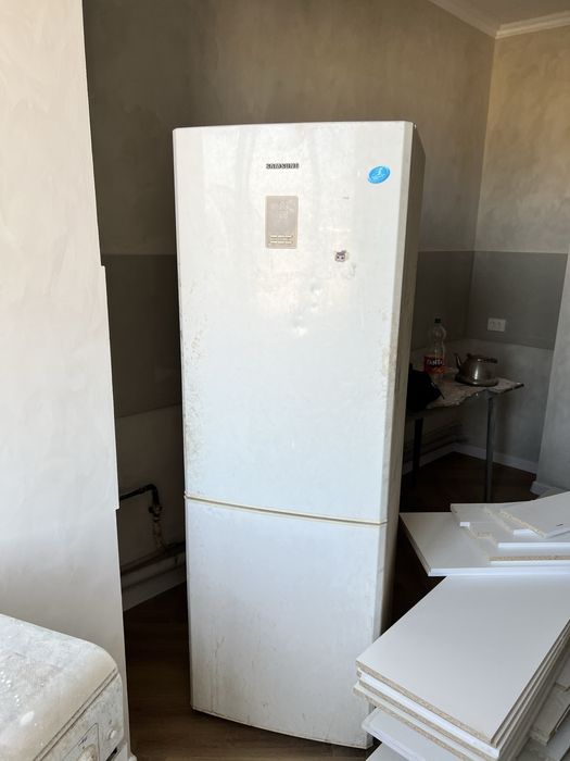 Холодильник Самсунг, и газ плита с духовкой