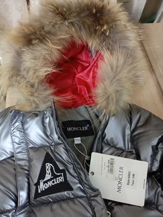 Комбинезон детский утеплённый зимний от фирмы Moncler новый с биркой