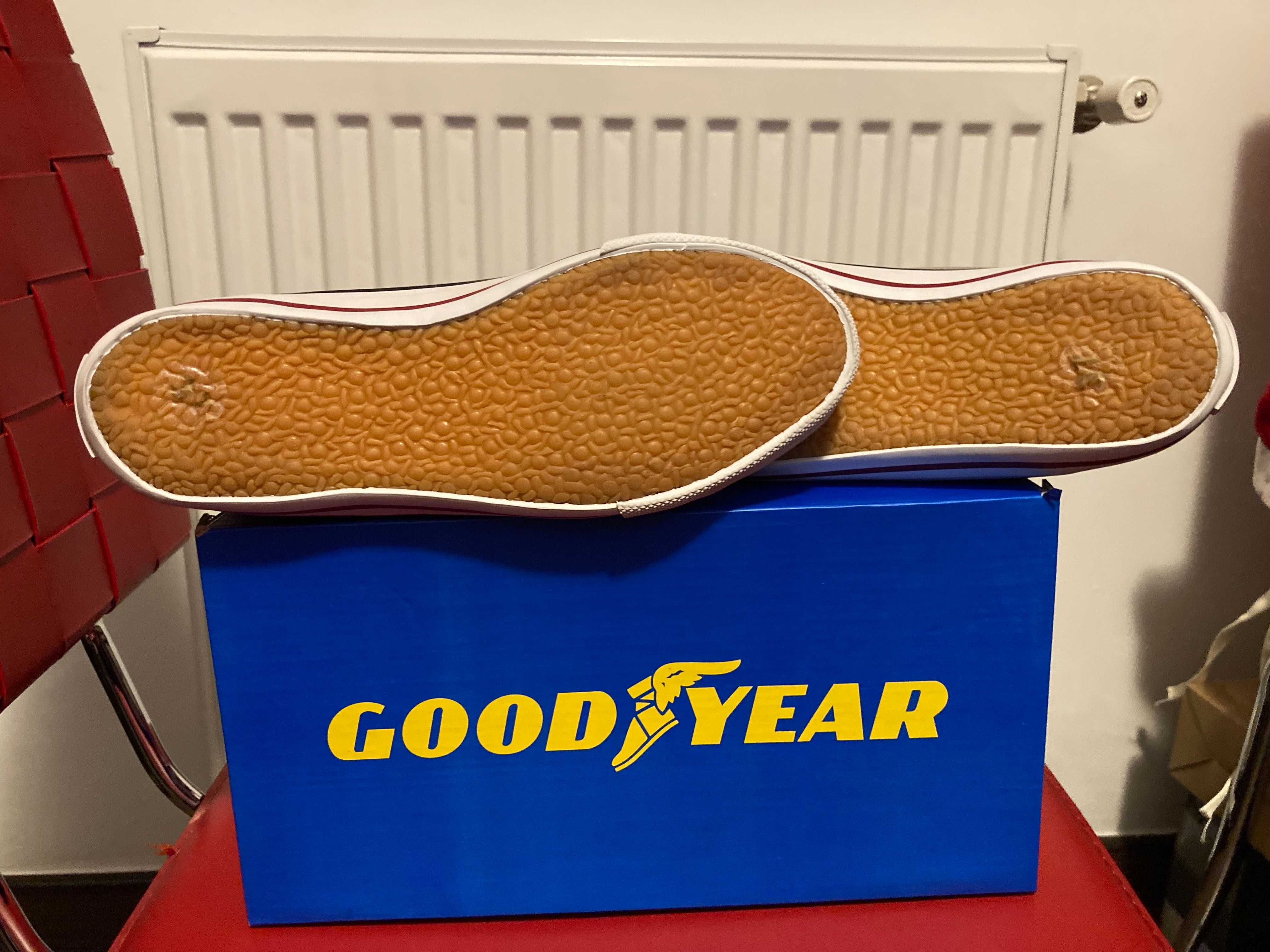 Tenisi GoodYear marime 37, maro nisip cu fermoare de decor