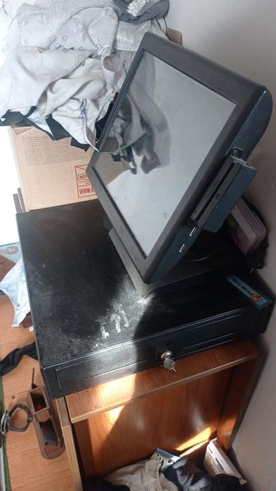 Моноблок и кассовый ящик