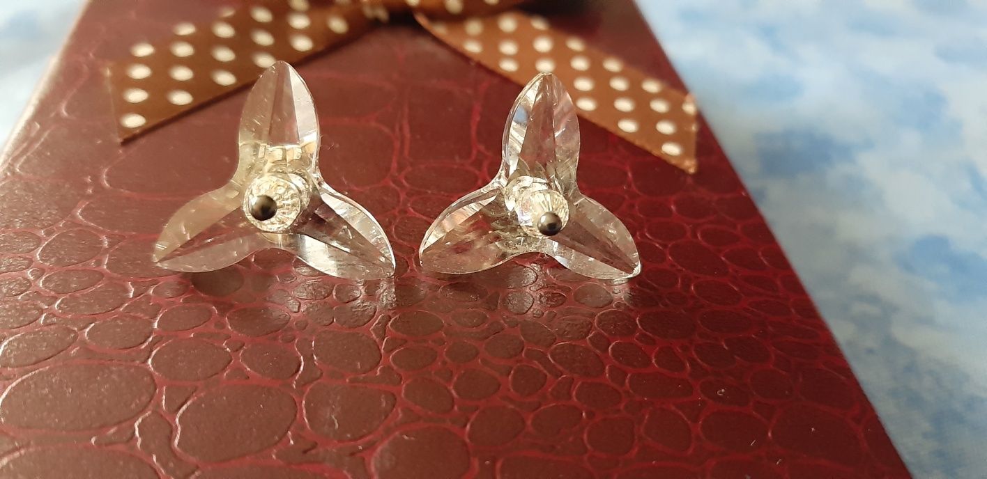 Комплект обеци и висулка с кристали Swarovski и чифт сребърни обеци