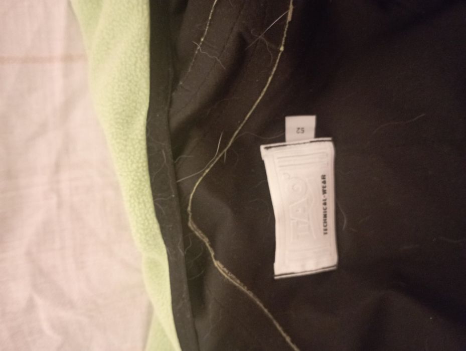 Vând geacă impermeabilă sport