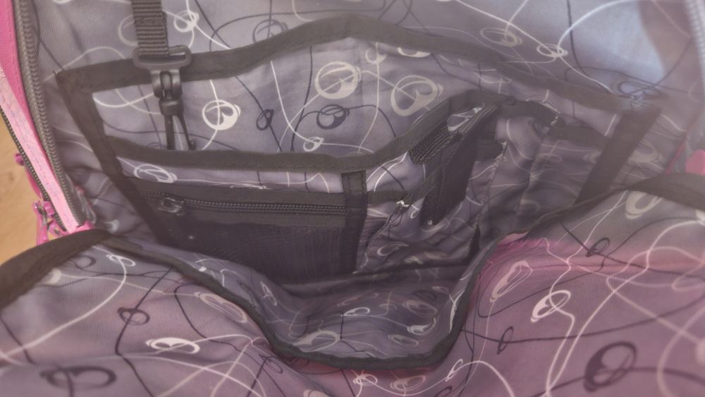 Ученическа раница с анатомичен гръб+ подарък