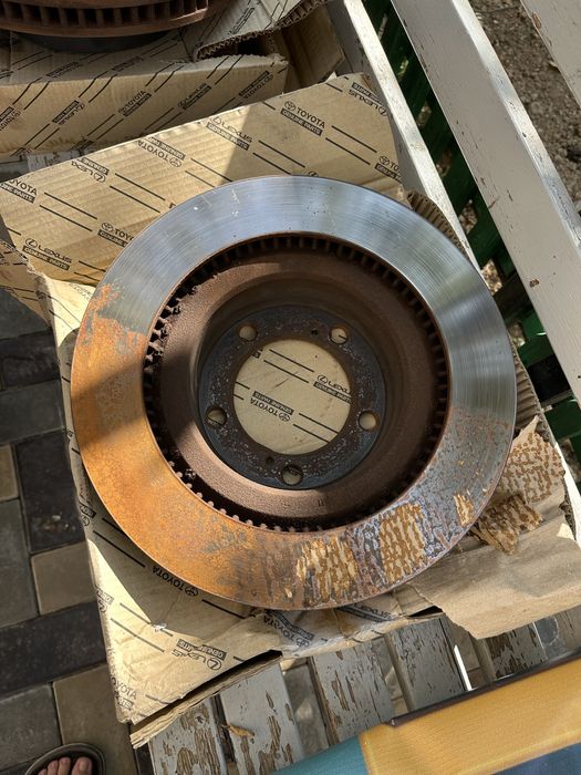 Срочно продам!!!тормозные диски тайота лексус 570