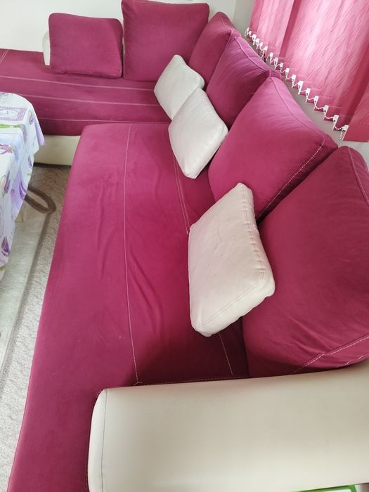 Ъглов диван запазен.