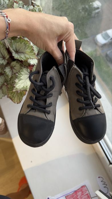 Продам детские ботинки Zara