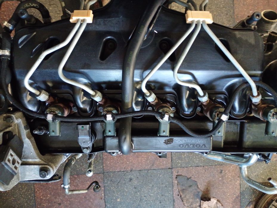 Injector injectoare volvo XC90 2.4d volvo xc70 v70 cod0445110251