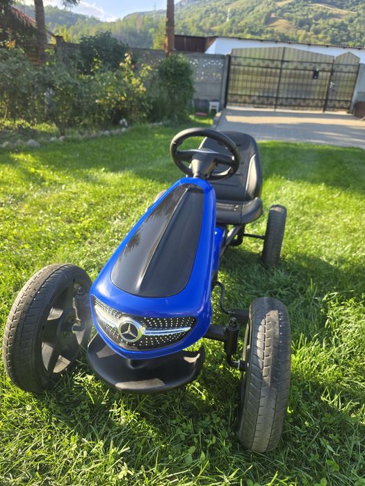 Cart pentru copii cu pedale Mercedes-Benz, albastru