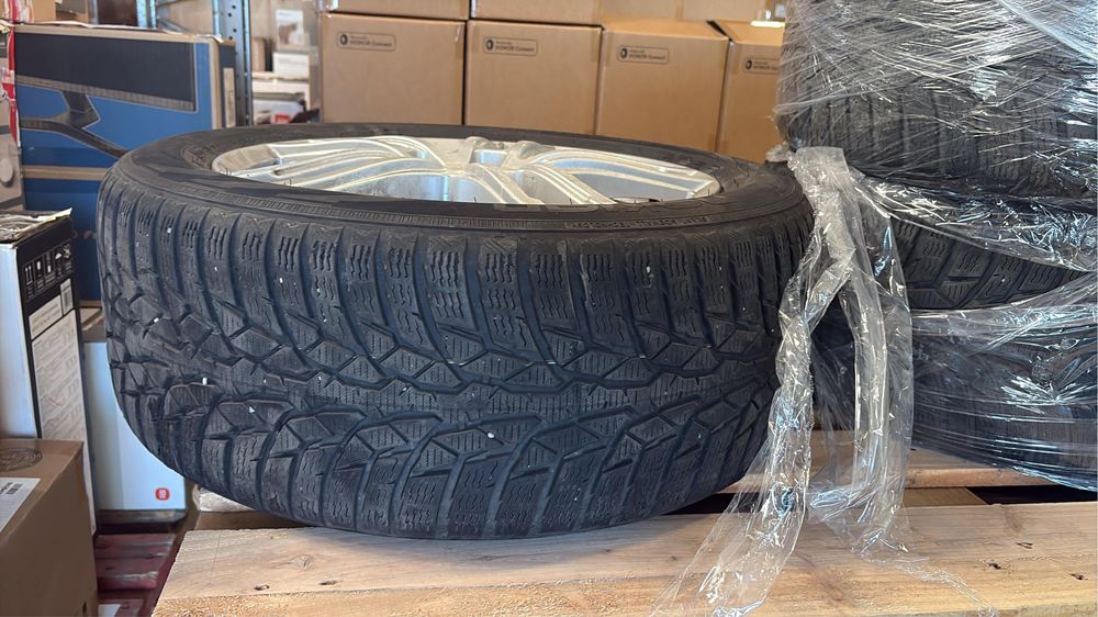 Jante Aliaj Dezent plus Cauciucuri Iarna Nokian 235 / 50 R17