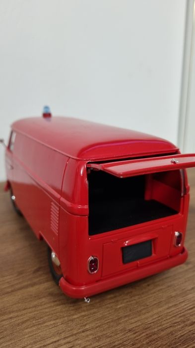 Macheta Bus VW pompier 1:18