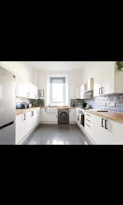 Дава се под наем Двустаен апартамент в София, Център - 65 кв.м за 561 € - Снимка #1