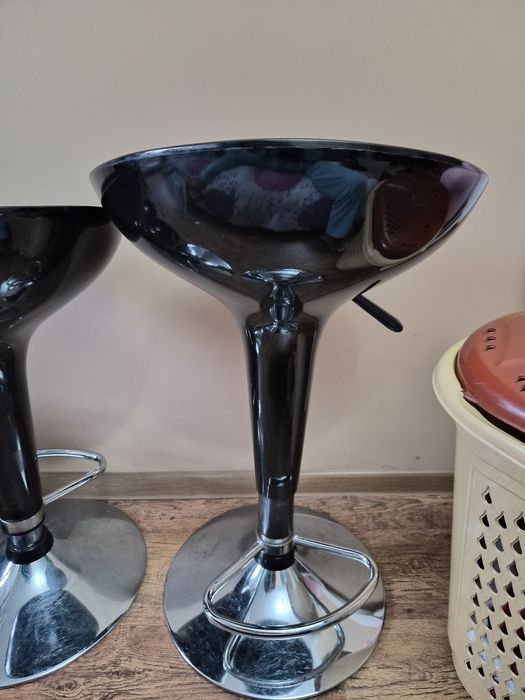 Бар стол, въртящ се