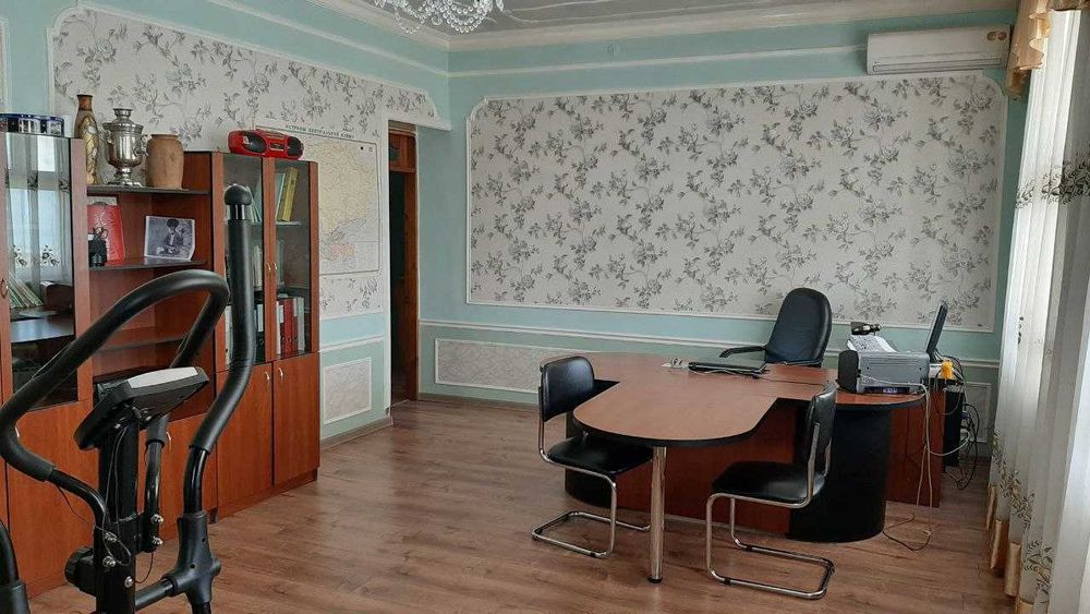 Продаётся двух этажный кирпичный дом в Хасанбае 10 соток