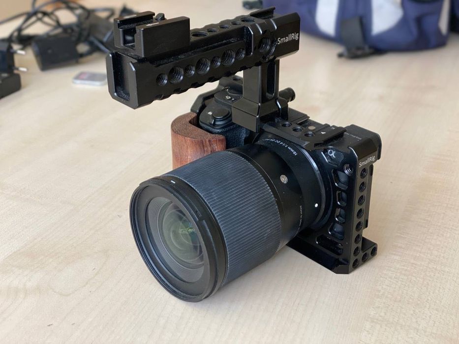 Sony a6500 + обектив Sigma 16mm f/1.4 + SmallRig (Full Kit)