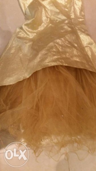 Продавам бална рокля