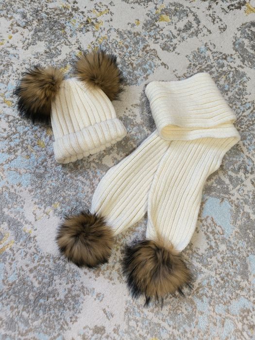 Продам зимнюю шапку и шарф на девочку