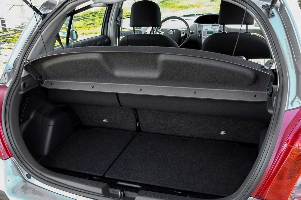 Кора за багажник Toyota Yaris II 2005–2011 / Yaris 2011–2017 Hatchback