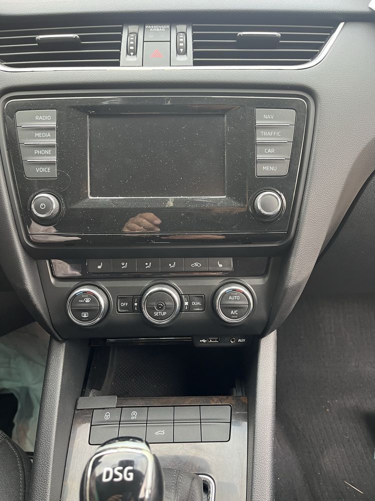 Dezmembrez Skoda Octavia 3 motor 1,6 CLH