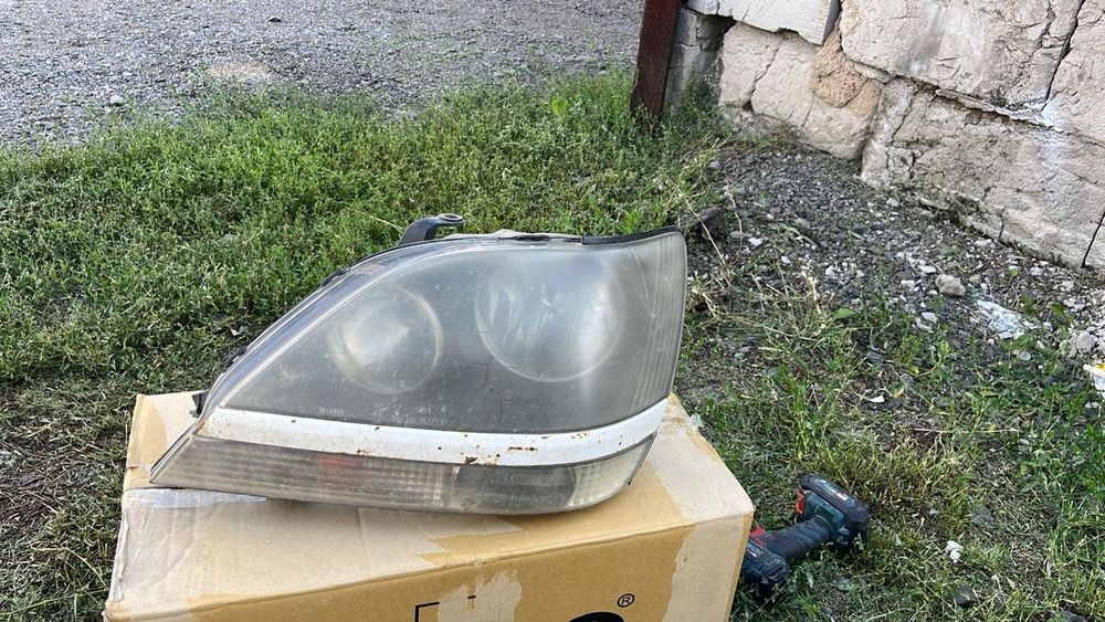 Продам левую фару на лексус RX 300