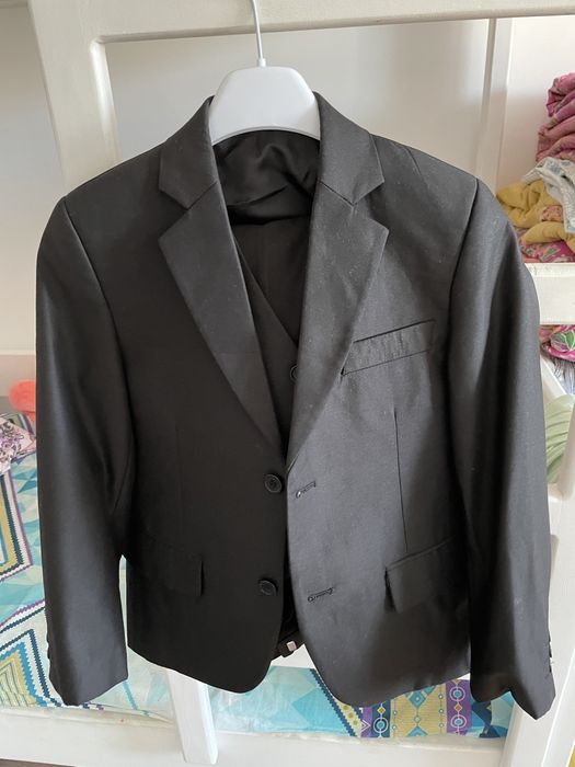 Брючный костюм черного цвета(школьная форма)