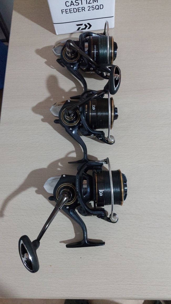 Mulinete crap/feeder daiwa cast izm 25qd