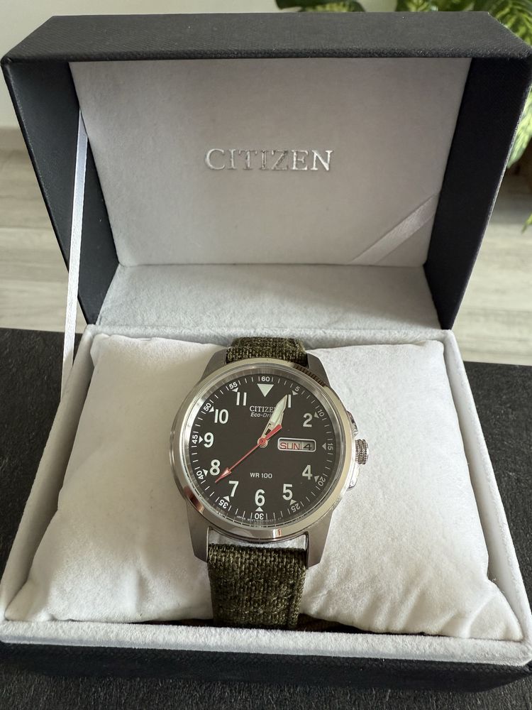 Часовник Citizen Eco Drive