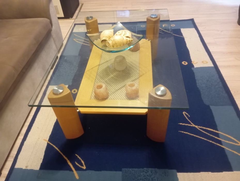 Масивна  маса от стъкло не мога