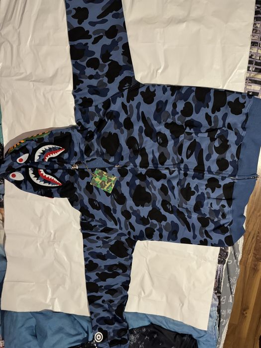 Горнища на марката Bape