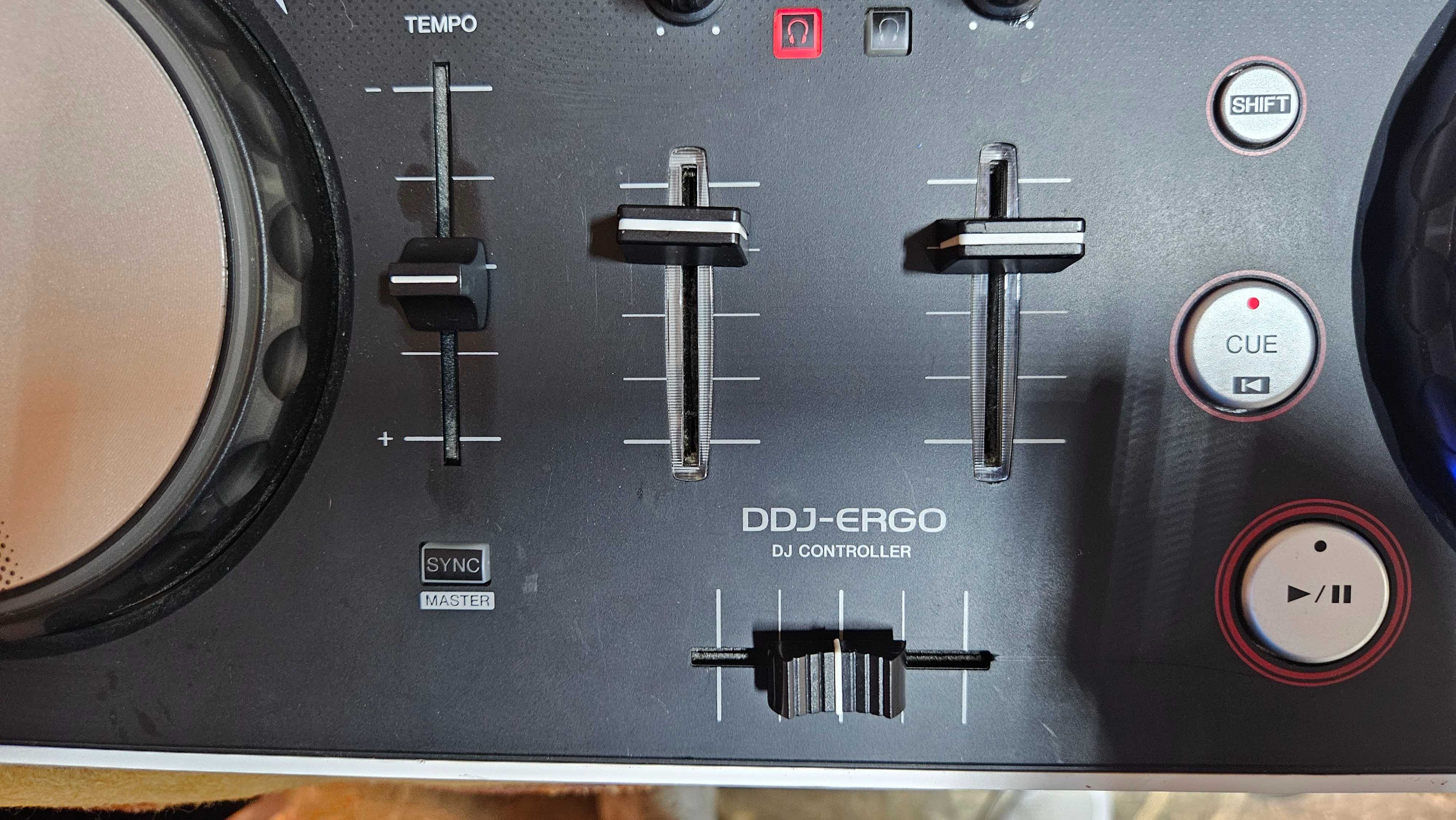 Controller DJ Pioneer DDJ-ERGO-V, Virtual DJ si Traktor.