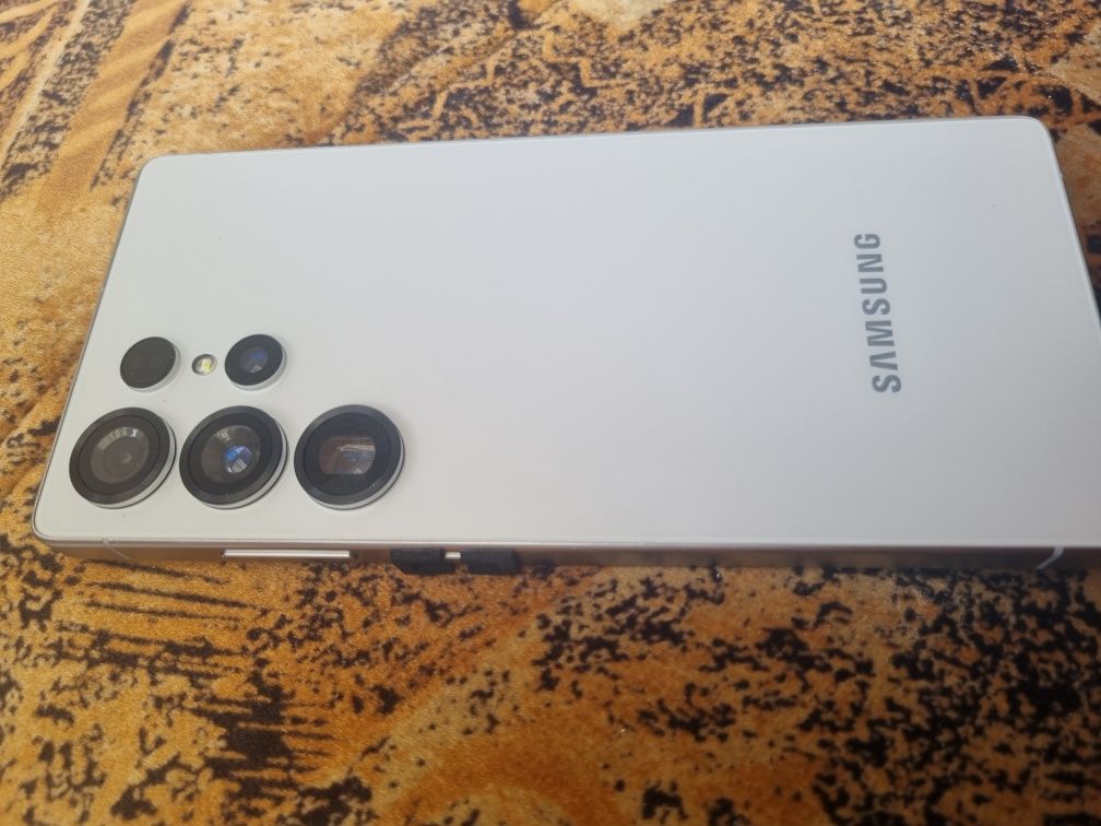 Vând Samsung s25