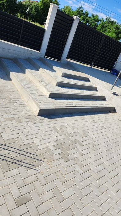 Vand pavaj borduri Simetrica la cele mai mici preturi ofer și montaj!