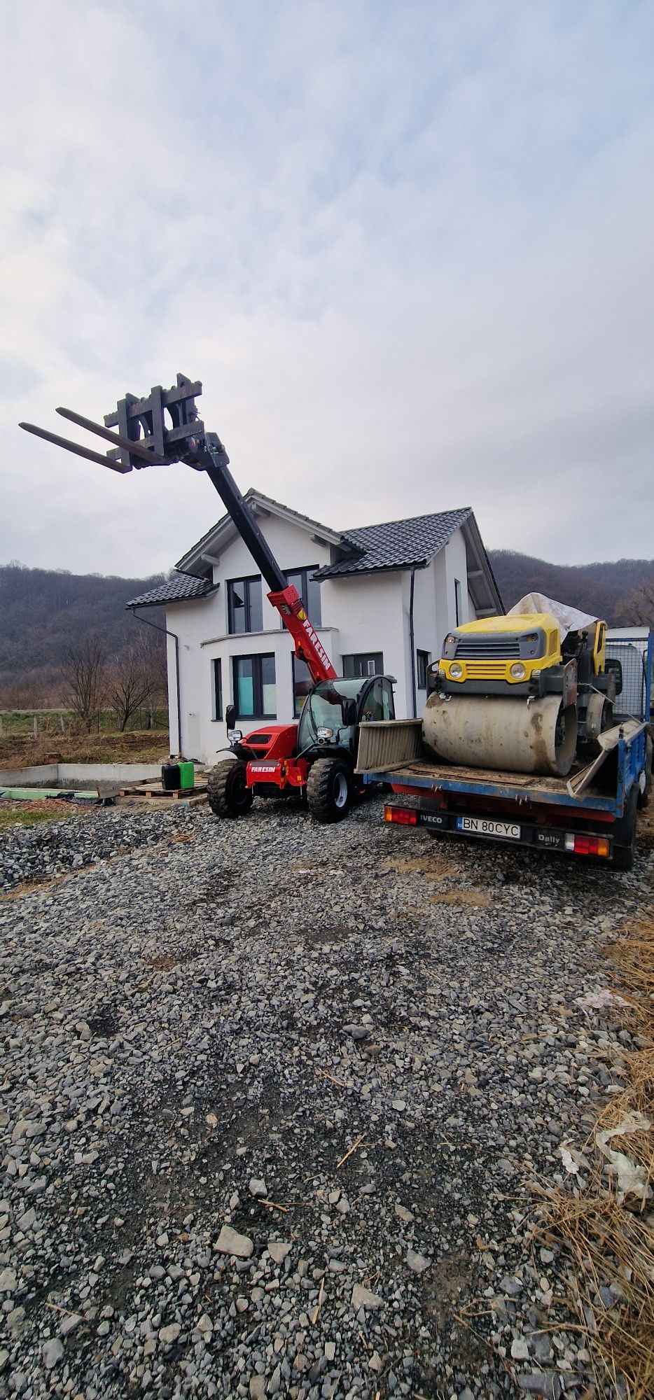 Închiriez manitou