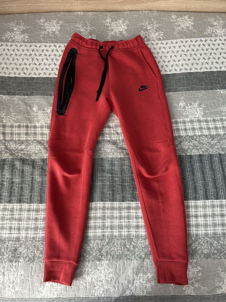 Nike Tech Fleece панталон (червен)