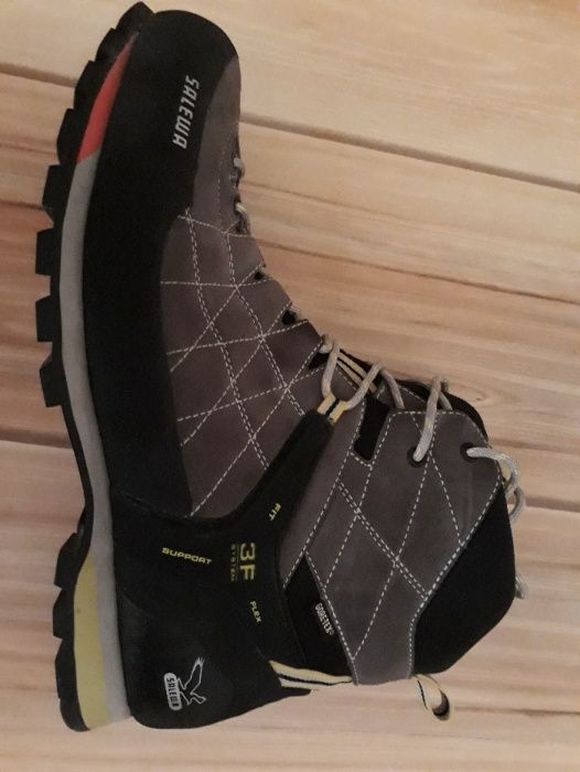 SALEWA, модел Mountain Trainer MID GTX