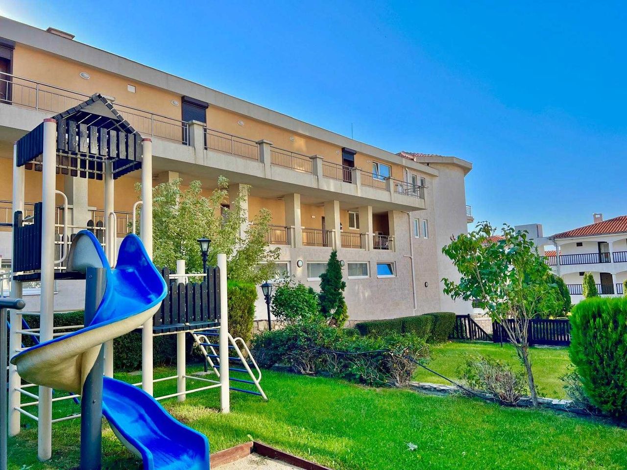 Продава се Тристаен апартамент в Свети Влас - 115 кв.м за 748 €/кв.м - Снимка #17