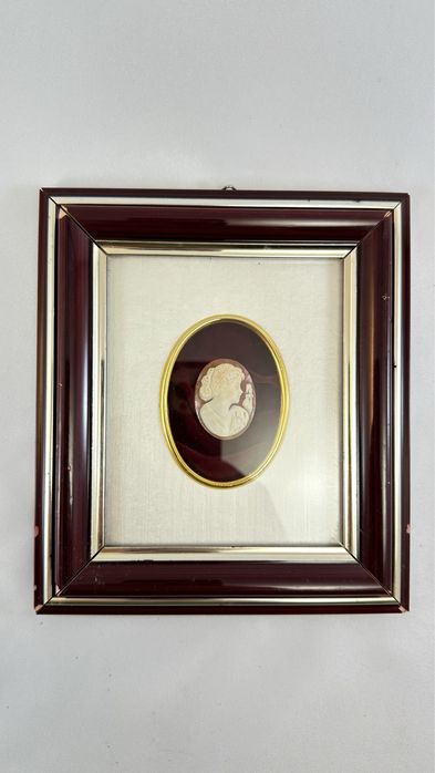 Frumoasa camee sculptata in scoica inramata veche vintage de colectie
