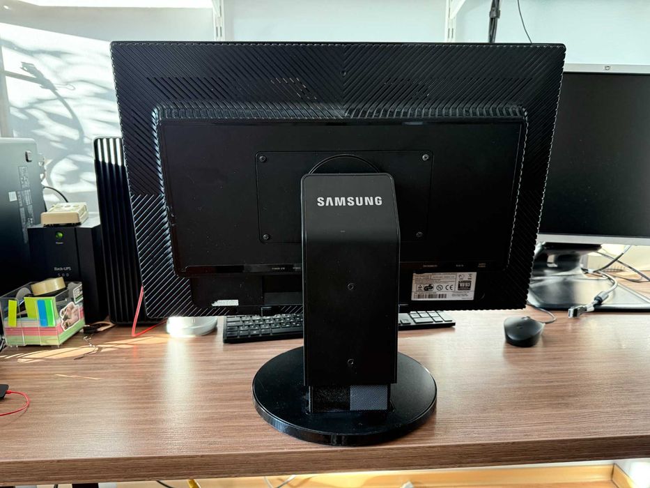 Монитор Samsung SyncMaster 245B  24"/экран