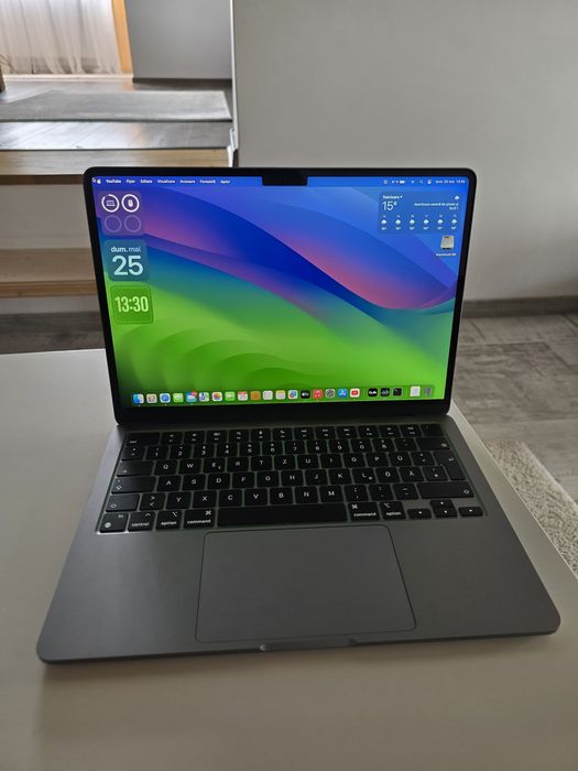 Macbook air 13" M2 8gb ram Ssd 256
