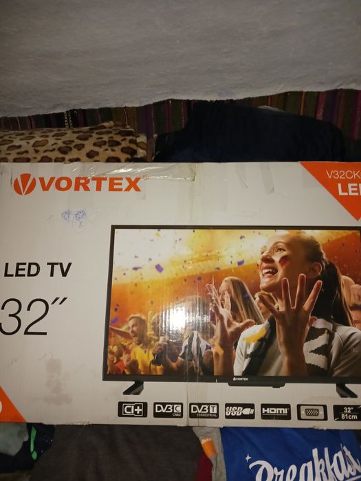 VÂND TV VORTEX, 81 cm diagonala