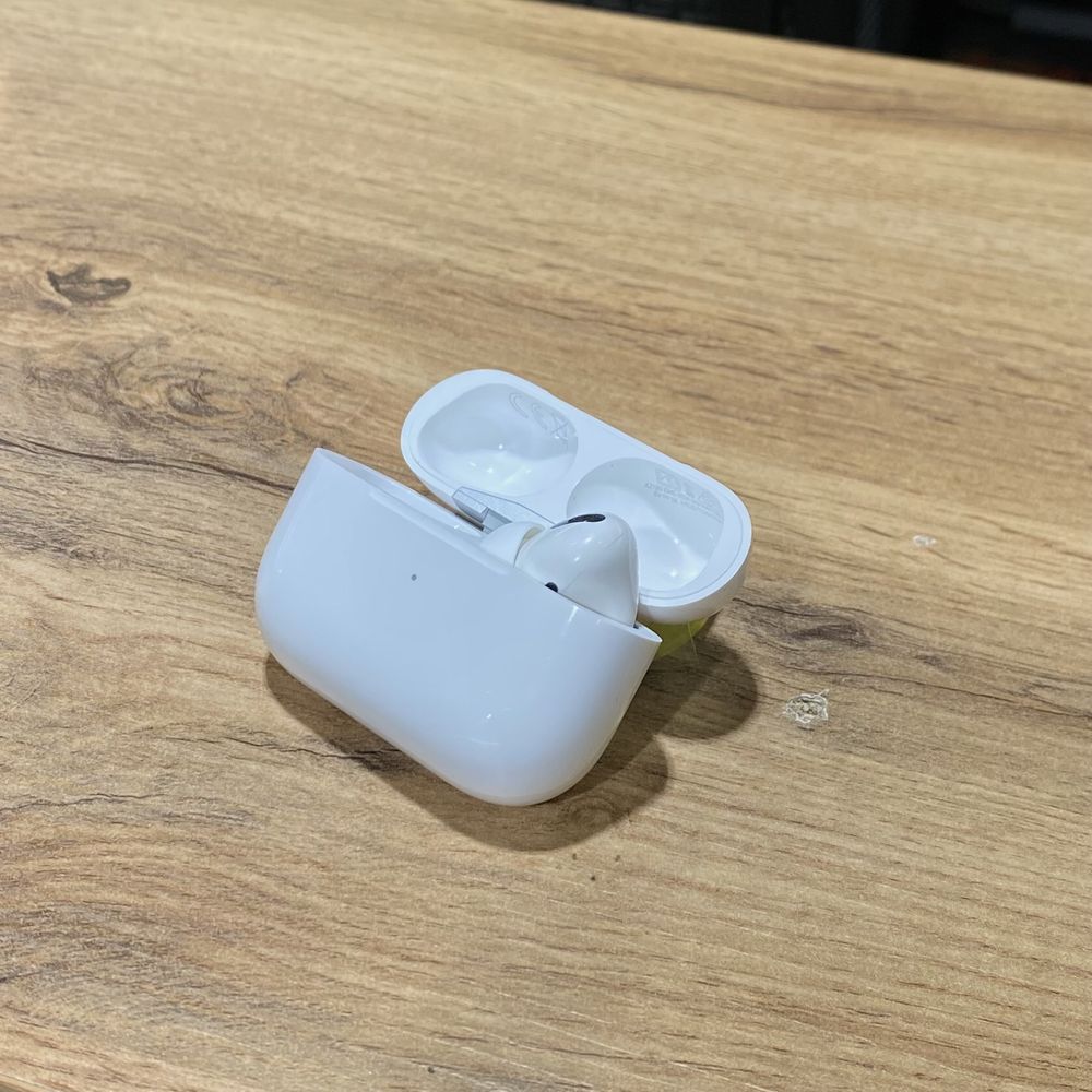 Airpods pro, нет одного наушника, 6814/А10