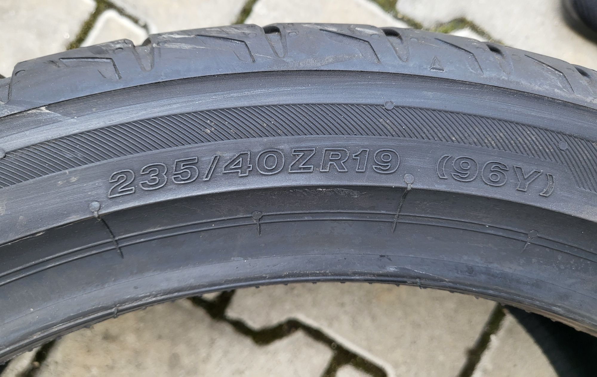 Anvelope turism vara Bridgestone 235 40 19