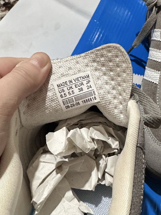 Продам новые кроссовки adidas gazelle